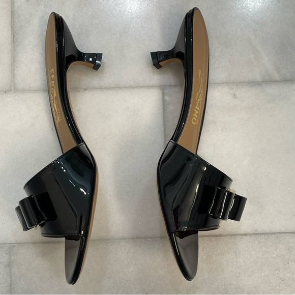 Salvatore Ferragamo Ginostra Sandals. Women’s size 9. NWT/NIB. - Picture 6 of 12